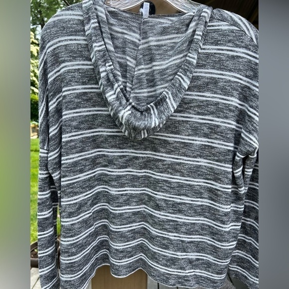Urban Outfitters | Kangaroo Pocket | Gray/White |‎ Striped | Hoodie | Size XS/S - Picture 5 of 6